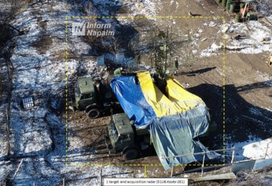Війна на Донбасі - росіяни маскують РЛС прапором України - фото - фото 1