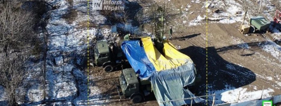 Оккупанты прячут технику на Донбассе под украинским флагом (фото)