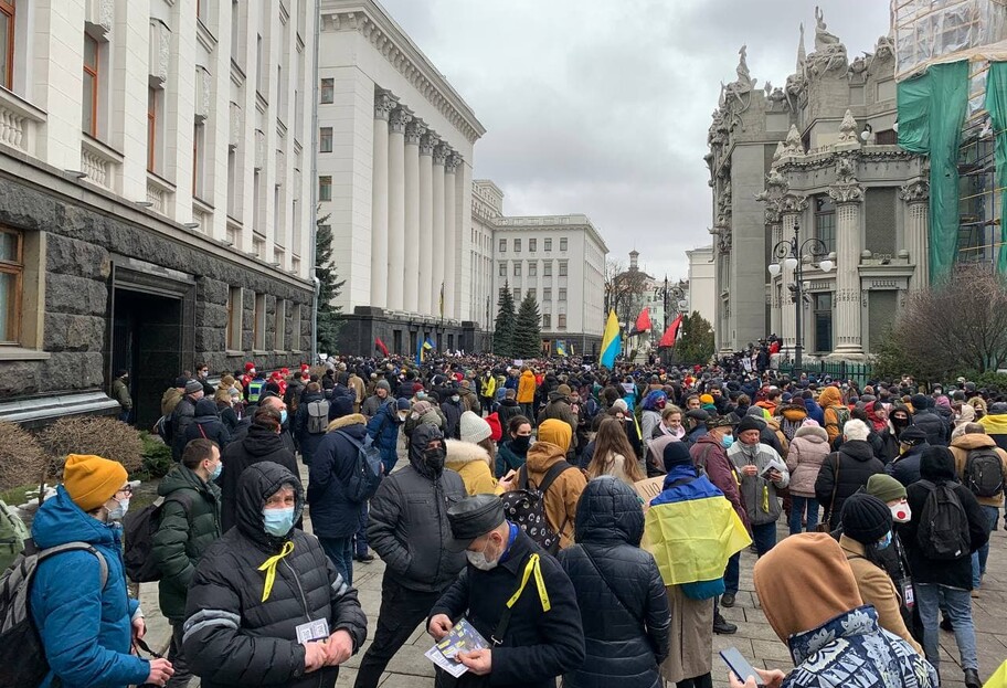 Митинг за Стерненко - сторонники активиста собрались под ОП и требуют правосудия (видео) - фото 1