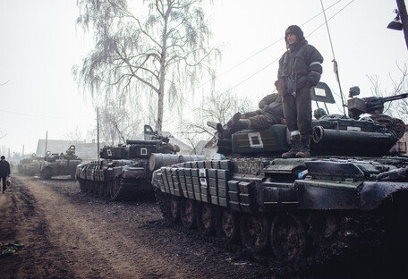 Під Донецьком бойовики «ДНР» таємно підганяють до фронту танки (фото)