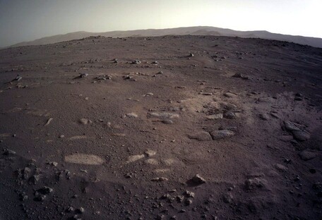 Марсохід Perseverance передав нові вражаючі знімки Марса