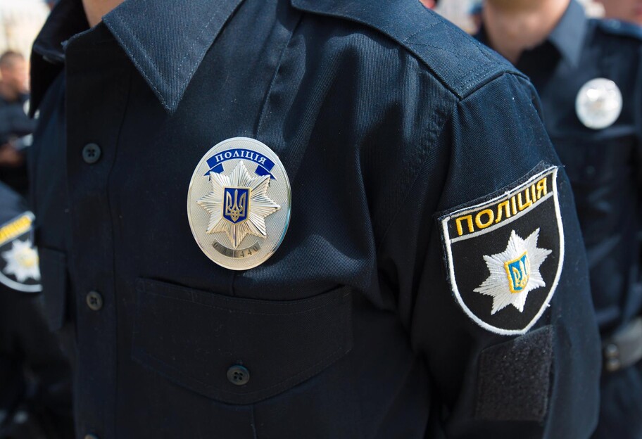  В Киеве парень облил полицейского сливками - фото, видео  - фото 1