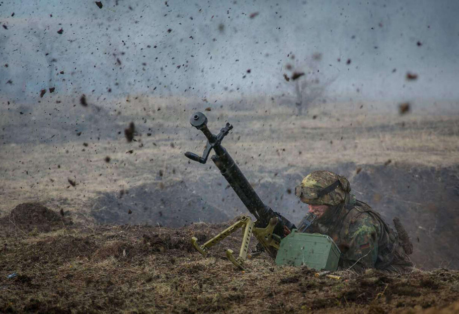 Війна на Донбасі - в Донецьку пишуть про вибухи та обстріл - фото  - фото 1