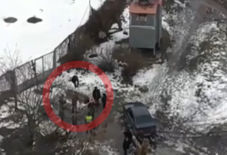 Семья киевских цыган хотела похоронить покойника во дворе на Троещине (видео)