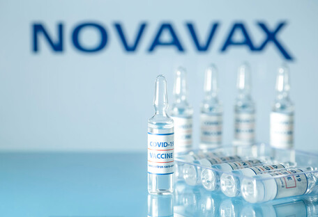 Вакцина NovaVax показала ефективність 96%: Україна вже домовилася про її постачання