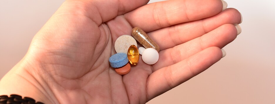 В Кривом Роге школьница выпила 40 таблеток анальгетика