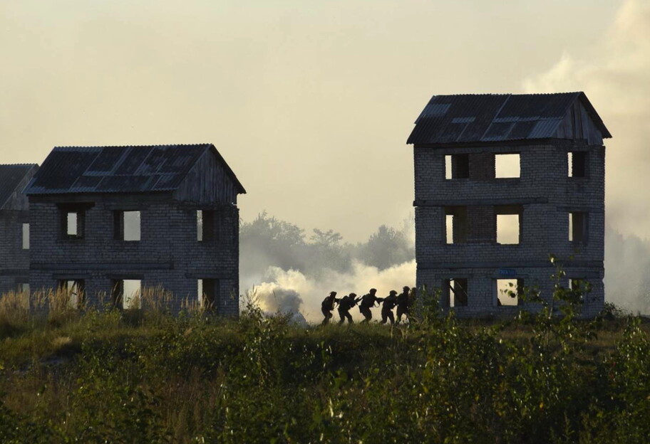 Война на Донбассе - сколько боевиков воюет в так называемых армиях 