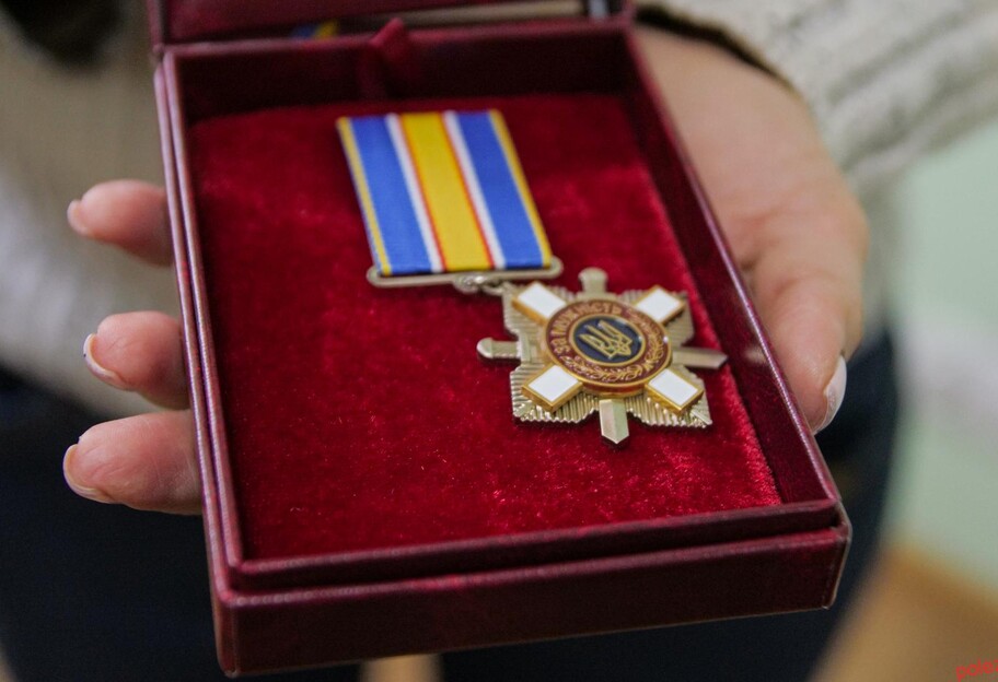 Владимир Зеленский наградил 67 украинских добровольцев орденами 
