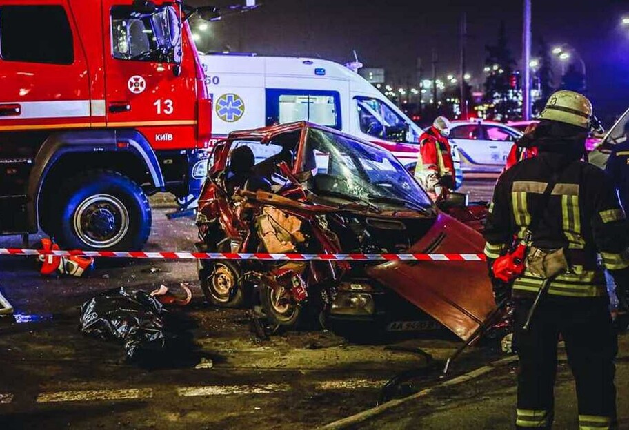 ДТП в Києві - водій Toyota на великій швидкості протаранив Skoda - фото 1