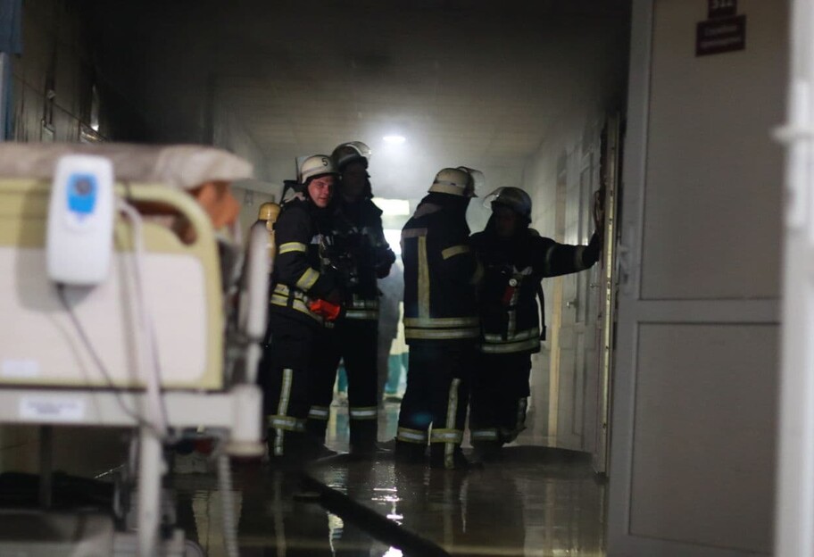 У Києві сталася пожежа в лікарні на Харківському шосе - фото - фото 1