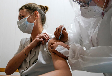 Украинцев будут вакцинировать препаратом CoviShield по новой схеме