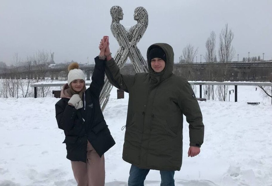 Рекордный места - скована цепью пара из Харькова рассказала о деталях жизни - видео - фото 1