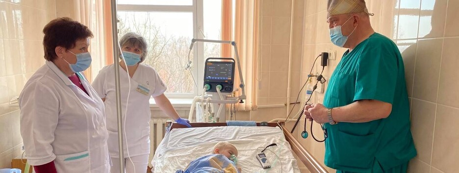 Умер малыш, которого в 2020 спасли от коронавируса и вернули в семью (фото)