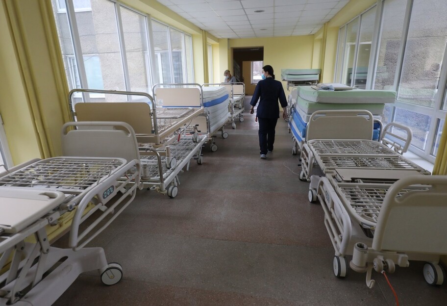 Коронавирус в Украине - во Львове пациенты лежат в коридорах – фото - фото 1