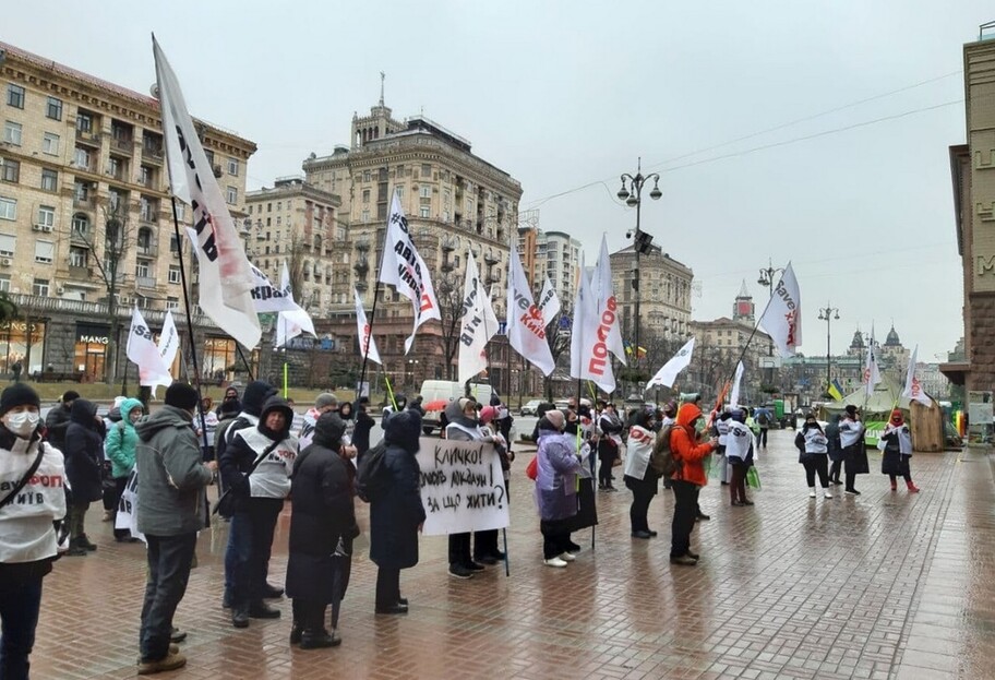 В Киеве предприниматели собрались на Крещатике с требованием отменить карантин - фото - фото 1