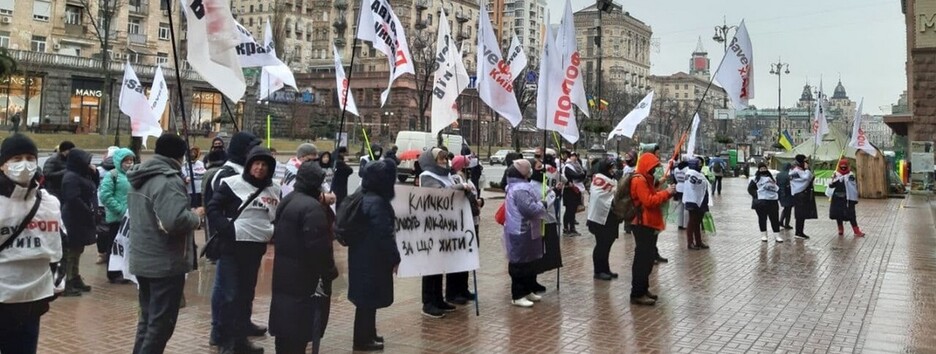 «За что жить»: в центре Киева протестуют против локдауна (фото)