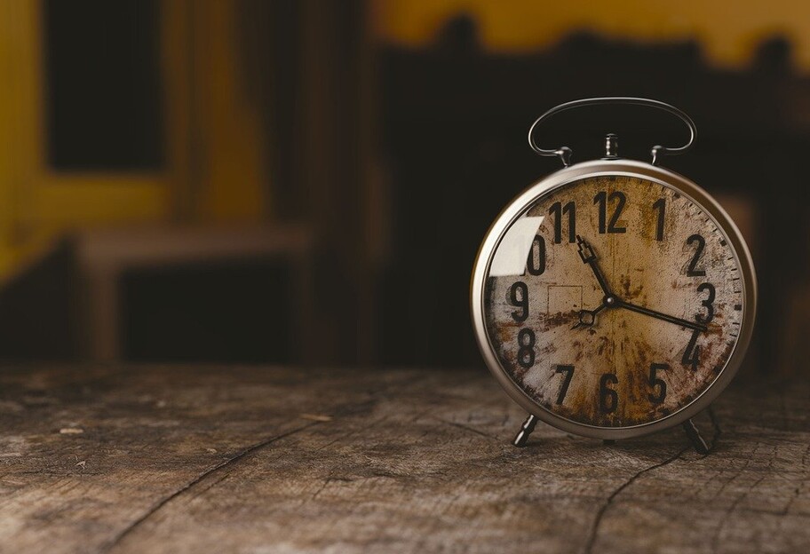 Переведення годинників березень 2021 - коли і як переводити годинник на літній час в Україні - фото 1
