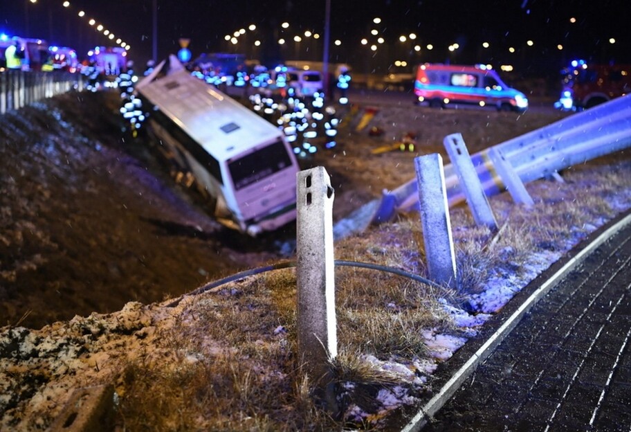 В Польше в ДТП попал автобус с украинцами, погиб водитель - фото - фото 1