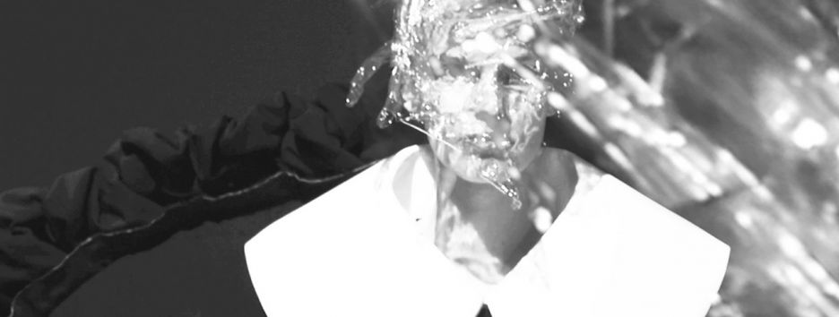 Как дизайнер Рэи Кавакубо пошла против фэшн-течения