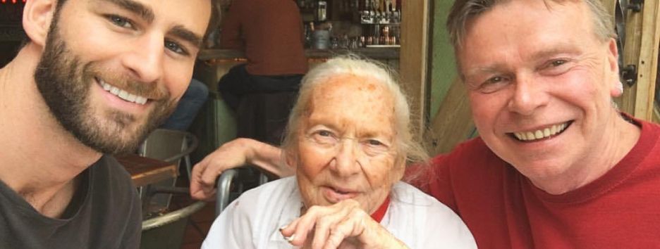 Парень переехал к соседке, когда та больше не могла жить в одиночестве