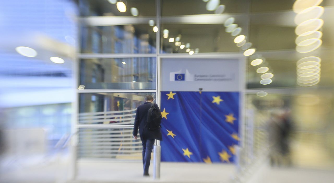 Как в учреждениях ЕС до сих пор используют бесплатных стажеров