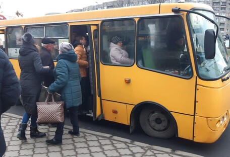Локдаун в Киеве: маршрутки не останавливаются, очереди на десятки метров (видео)