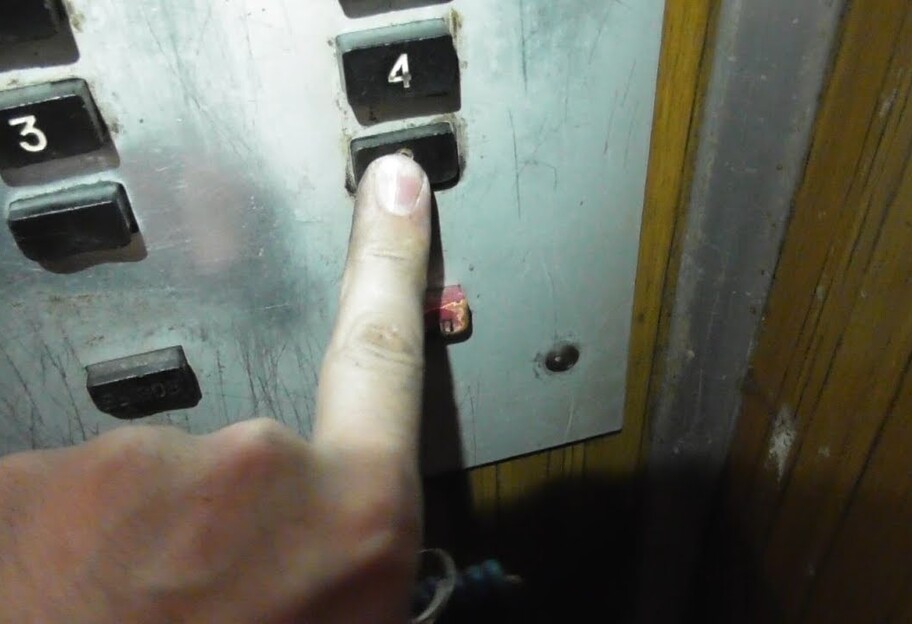 У Тернополі мешканці багатоповерхівки замурували ліфт - відео  - фото 1