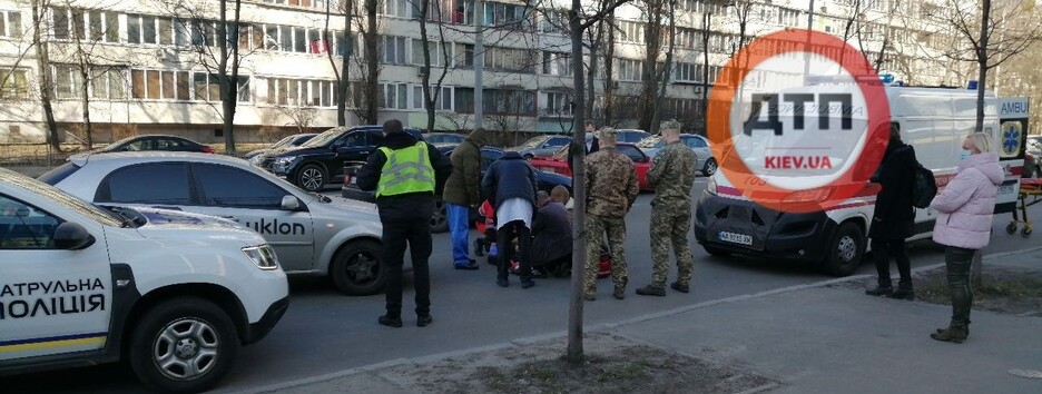 В Киеве таксист сбил пешехода-нарушителя: пострадавшая в тяжелом состоянии (фото)