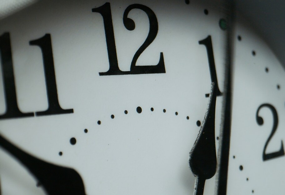Переведення годинника в Україні 2021 - перехід на літній час 28 березня - як і коли перевести годинник - фото 1