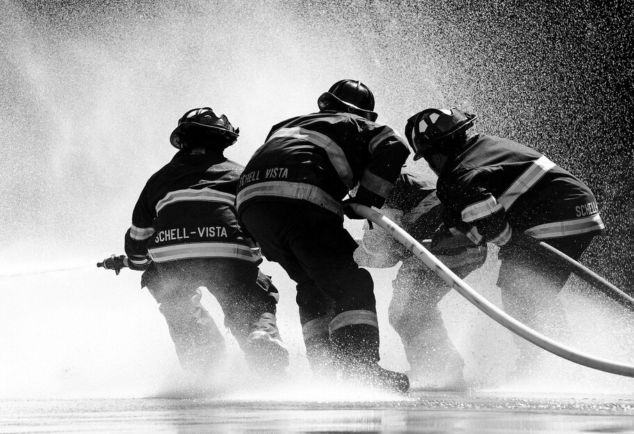 Пожежа у Києві - на Троєщині у районі новобудов помітили густий дим - відео - фото 1