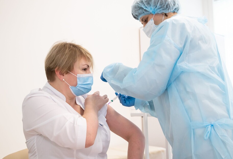 Вакцинация в Украине - депутат хочет ограничить права тех, кто отказывается от прививки - фото 1