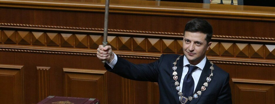 Зеленский новым указом удлинил президентскую цепь (фото)