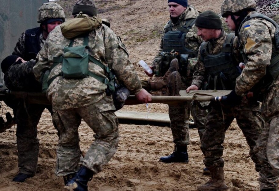 Военный медик Светлана спасла бойца ВСУ на Донбассе - фото - фото 1