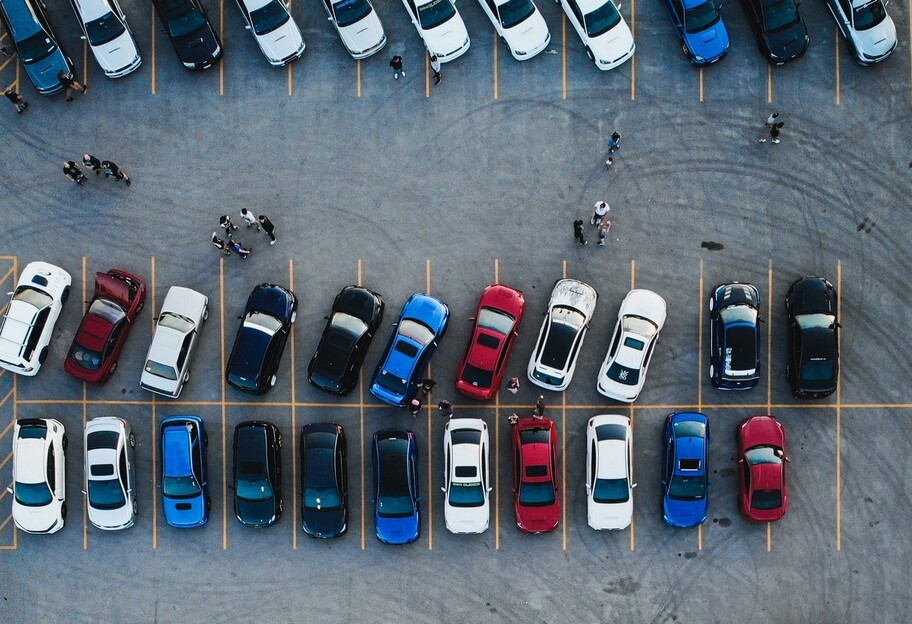 Правила паркування в Україні змінили - Кабмін схвалив проект постанови - фото 1