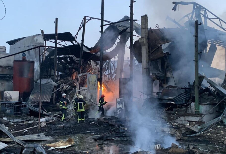 Взрыв в Харькове - на олейном заводе погиб человек - фото, видео - фото 1