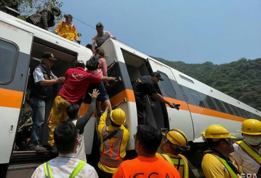 Аварія поїзда на Тайвані - нові подробиці і відео - фото 1