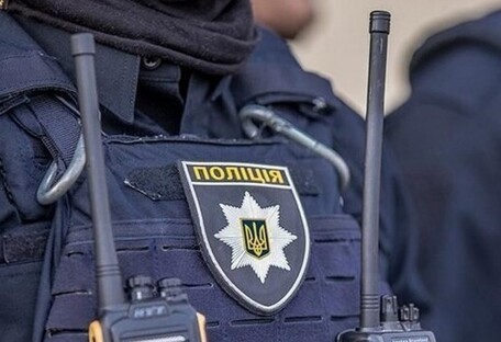 Бил палкой и душил: в Киеве за пытки будут судить полицейского