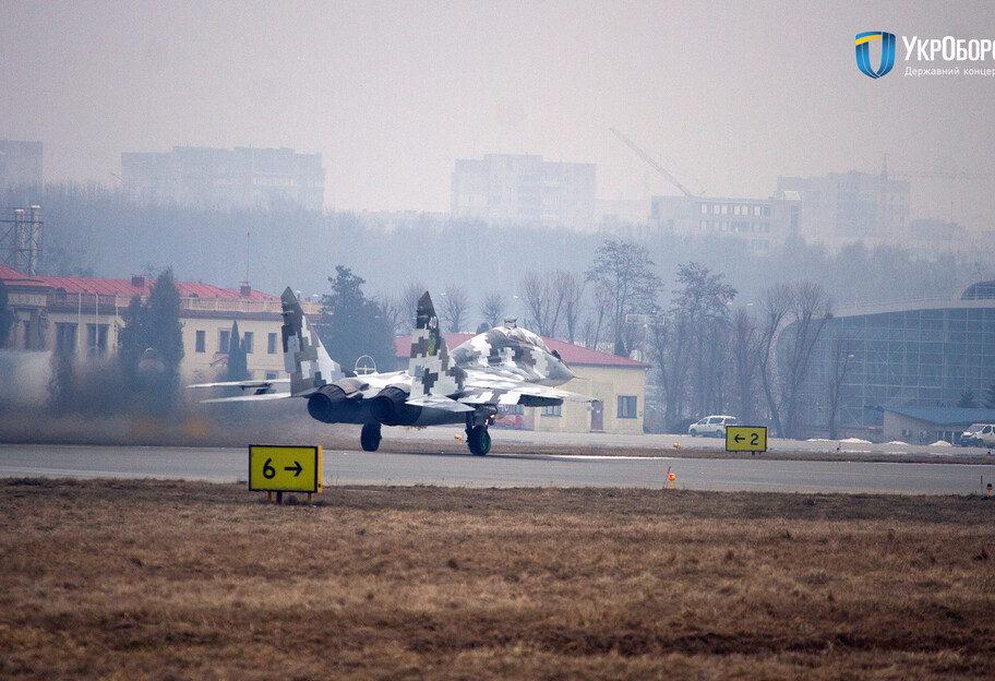Война на Донбассе - для нужд ВСУ отремонтировали истребитель МиГ-29 - видео - фото 1