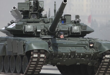 РФ отправляет танки к границе Украины из Сибири - за тысячи километров (видео)