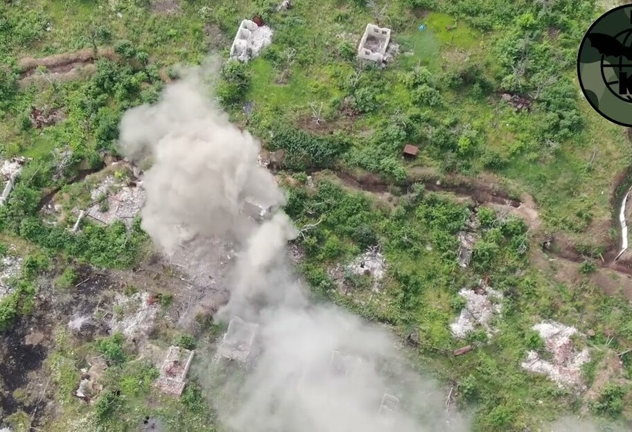 Война на Донбассе - ВСУ уничтожили блиндаж боевиков - видео - фото 1