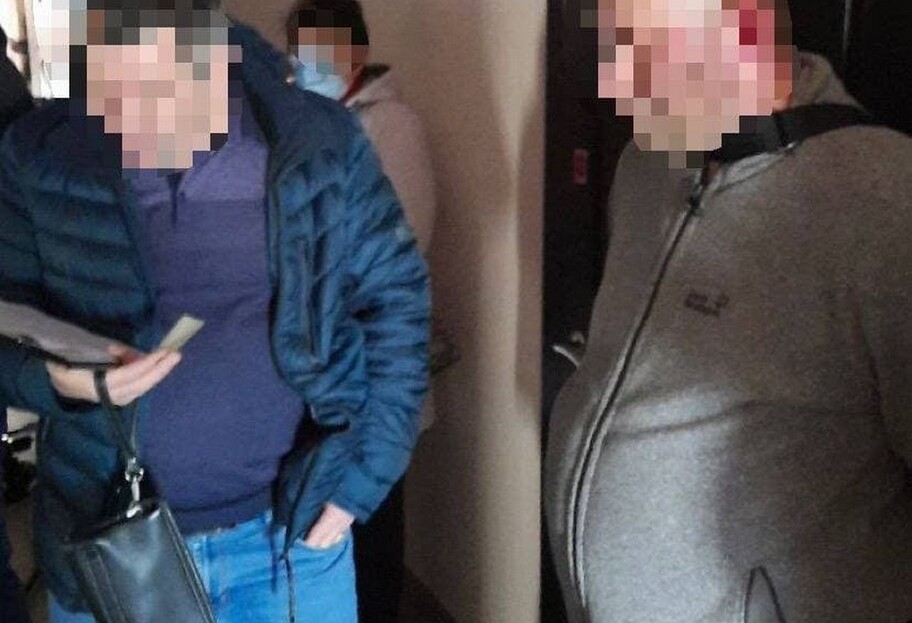 У Києві поліцейський займався продажем наркотиків - фото - фото 1