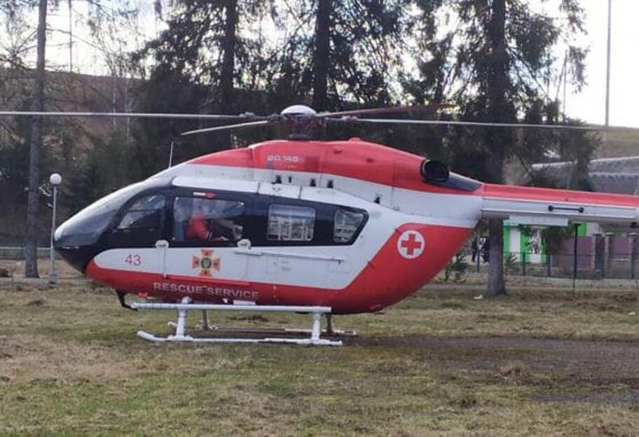 В Украине впервые пациентку доставили в больницу вертолетом - фото 1
