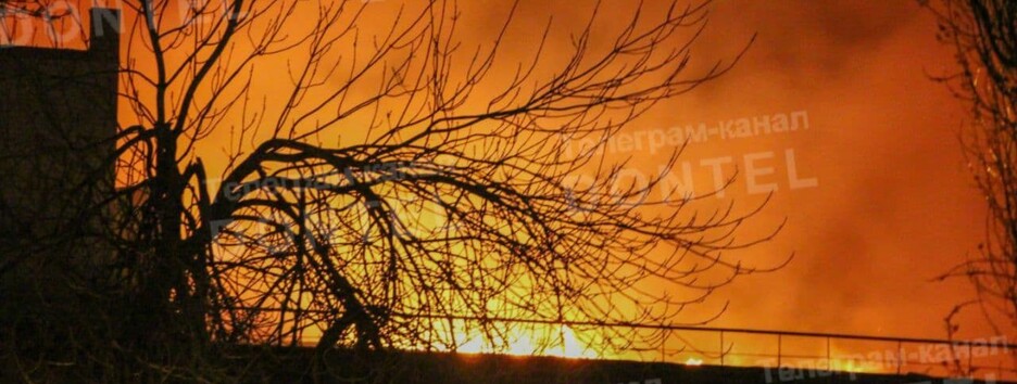 Во временно оккупированном Донецке - масштабный пожар на мясокомбинате (фото, видео)