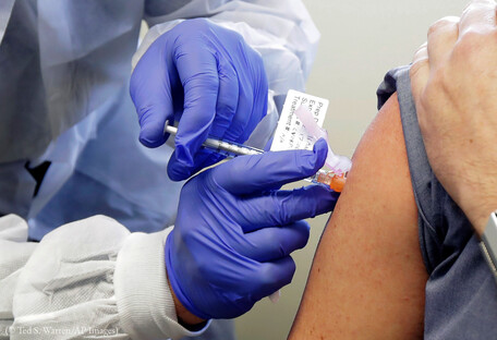 Вакцина Sinovac пройшла контроль в Україні, її відправляють в регіони