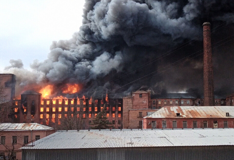 Пожежа у Санкт-Петербурзі - горить бізнес-центр - є постраждалі - фото, відео - фото 1