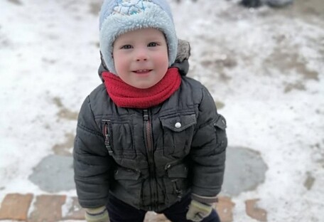 Знайдений дворічний малюк, якого шукали під Києвом з вертольота (фото)