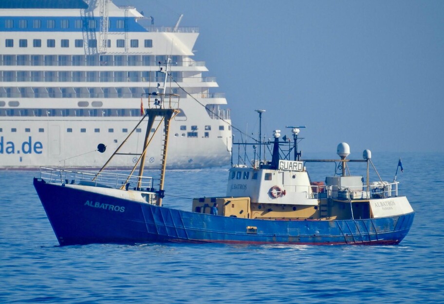 Моряков из Украины задержали в Испании, на судне нашли 18 тонн наркотиков - фото 1