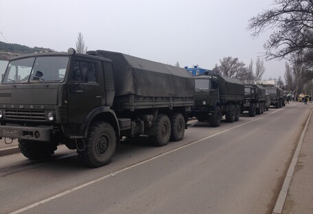 В Крыму засняли новые колонны военной техники (видео)