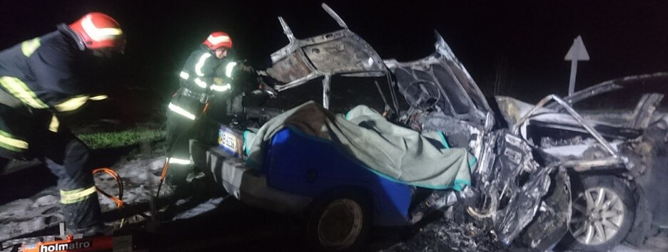 Авто від удару загорілися: в масштабнiй ДТП загинули три людини (фото)