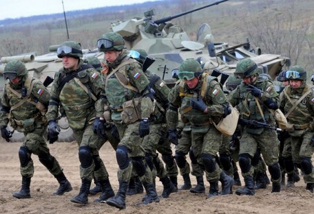 В разведке подсчитали, сколько военных стягивает Россия к границам Украины